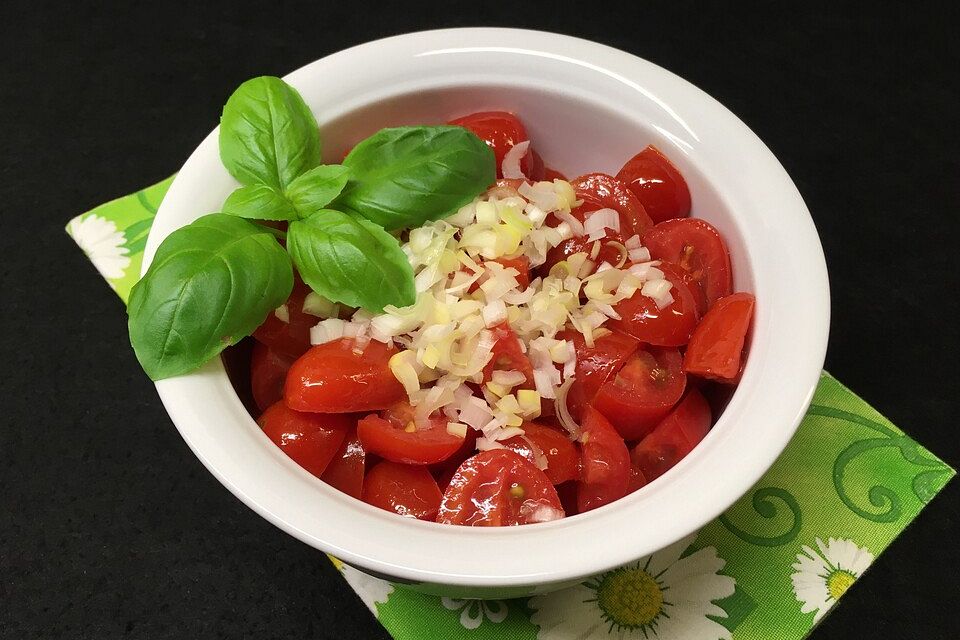 Tomatensalat mit Zitrone Tomatensalat mit Zitrone