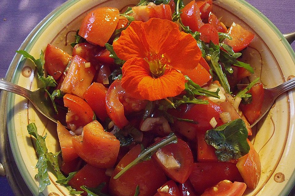 Tomatensalat mit Zitrone Tomatensalat mit Zitrone