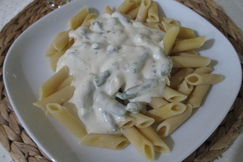 Penne mit grüner Spargel - Frischkäse Sauce