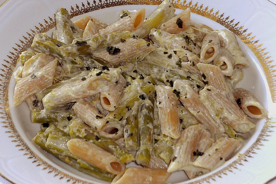 Penne mit grüner Spargel - Frischkäse Sauce