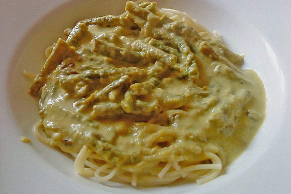 Penne mit grüner Spargel - Frischkäse Sauce