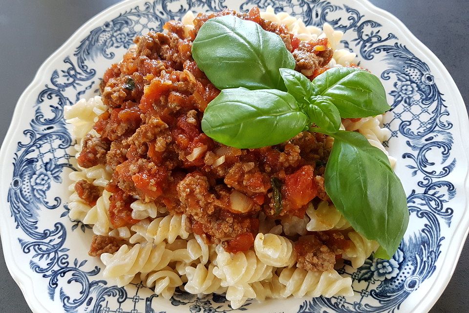 Habanero - Hackfleisch Sauce auf Joghurtnudeln