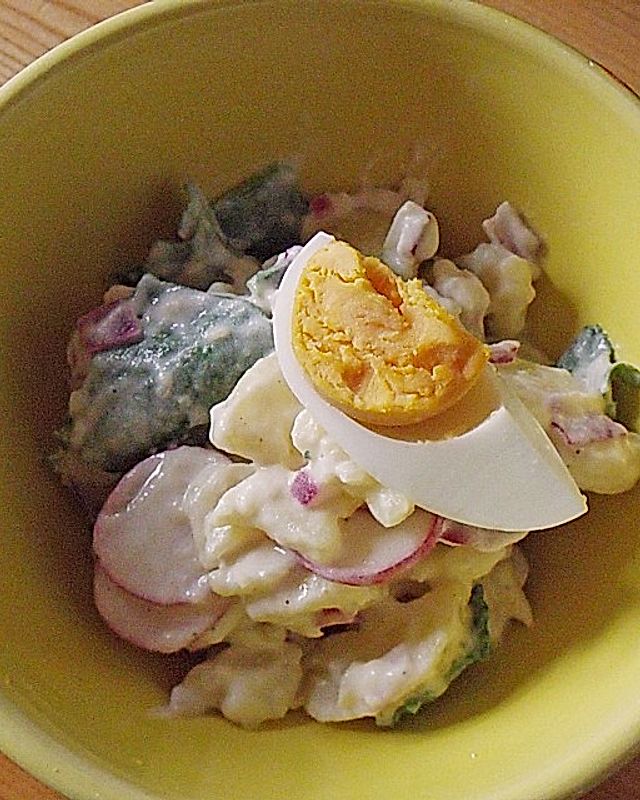 Kartoffelsalat in cremigem Ziegenfrischkäse