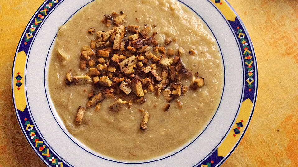 Kartoffel-Sauerkraut Suppe mit Räuchertofu von vanzi7mon Kartoffel-Sauerkraut Suppe mit Räuchertofu von vanzi7mon