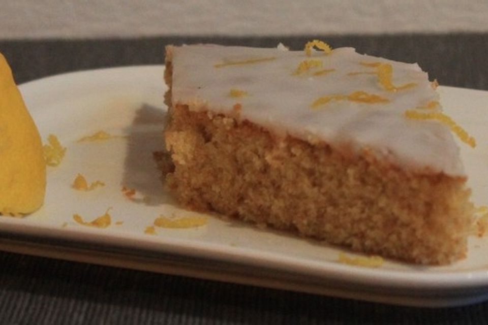 Schneller erfrischender Zitronenkuchen vom Blech