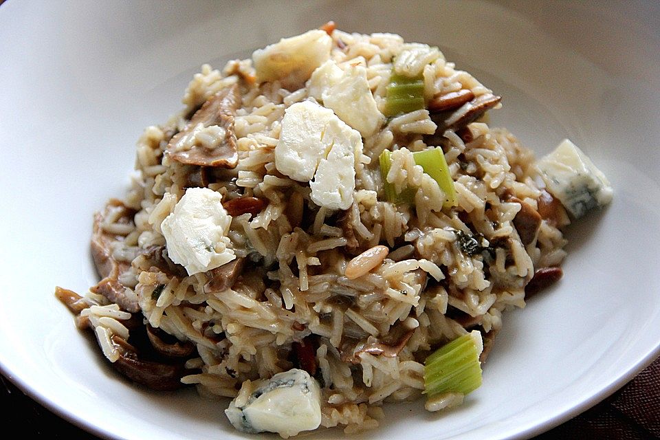 Steinpilzrisotto mit Gorgonzola und Pinienkernen