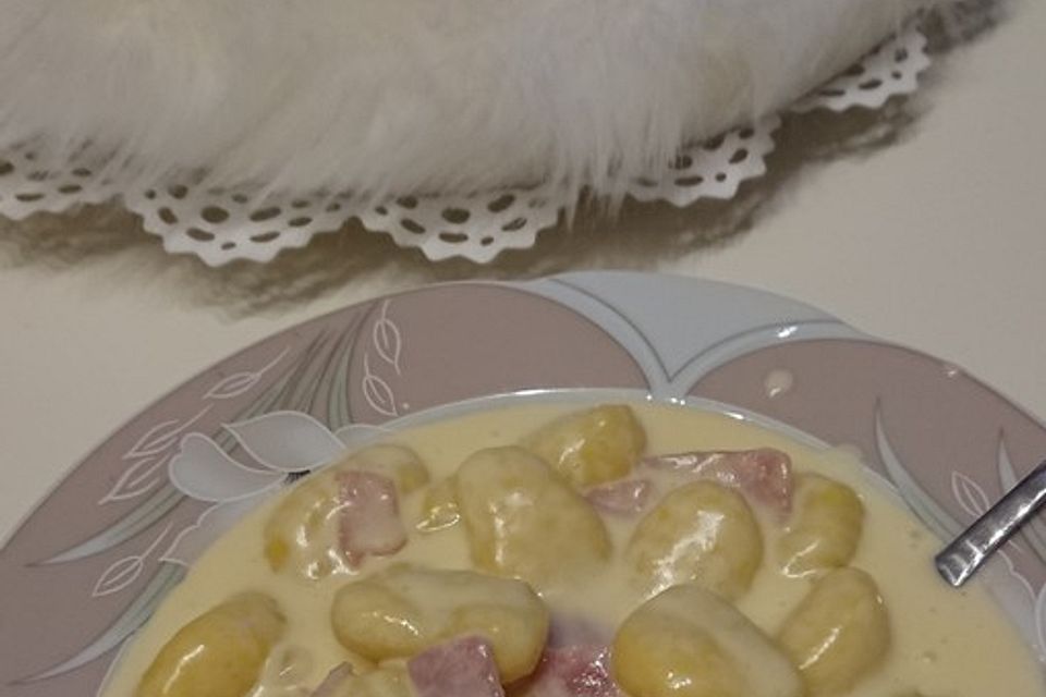 Gnocchi in Käse - Sahne - Soße