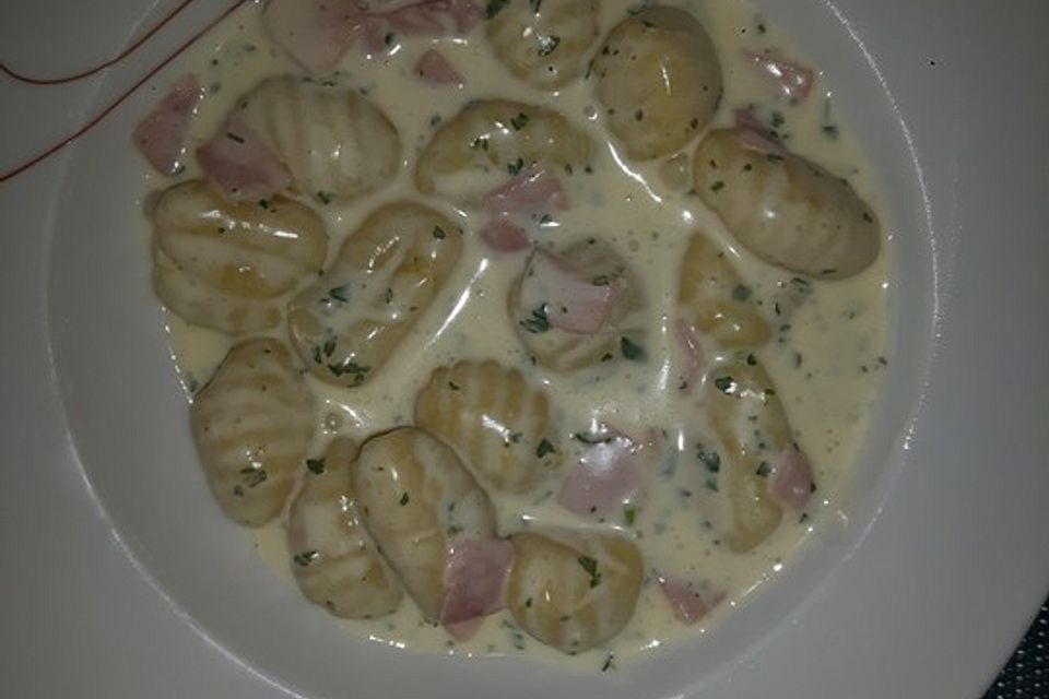 Gnocchi in Käse - Sahne - Soße