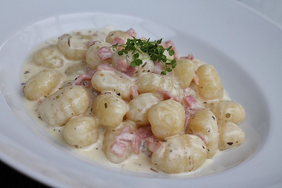 Gnocchi in Käse - Sahne - Soße