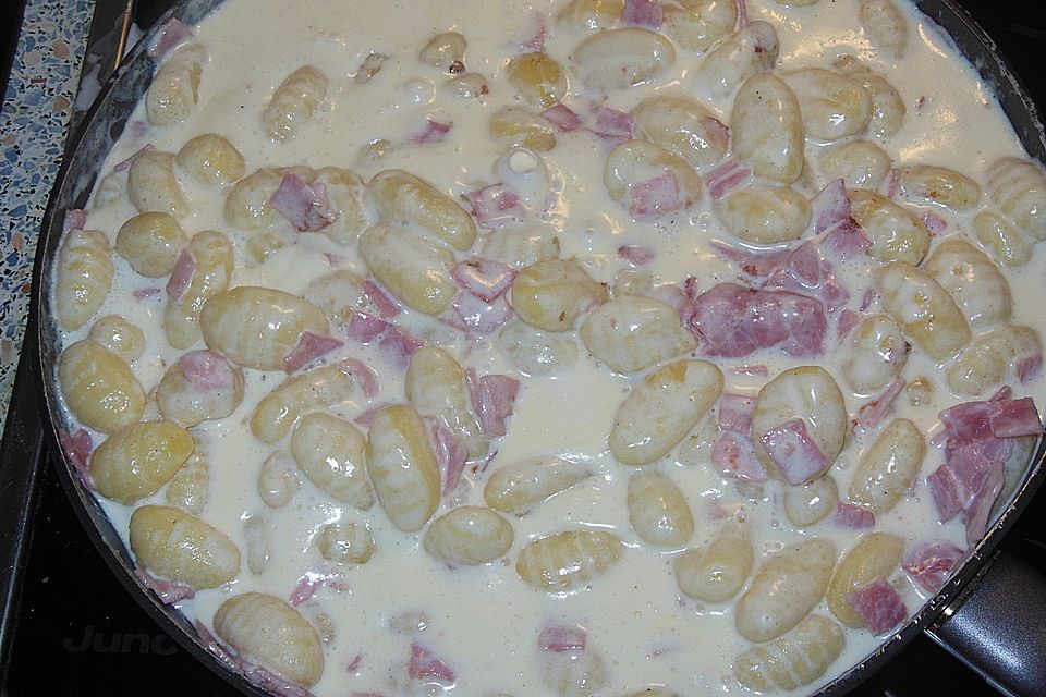 Gnocchi in Käse - Sahne - Soße