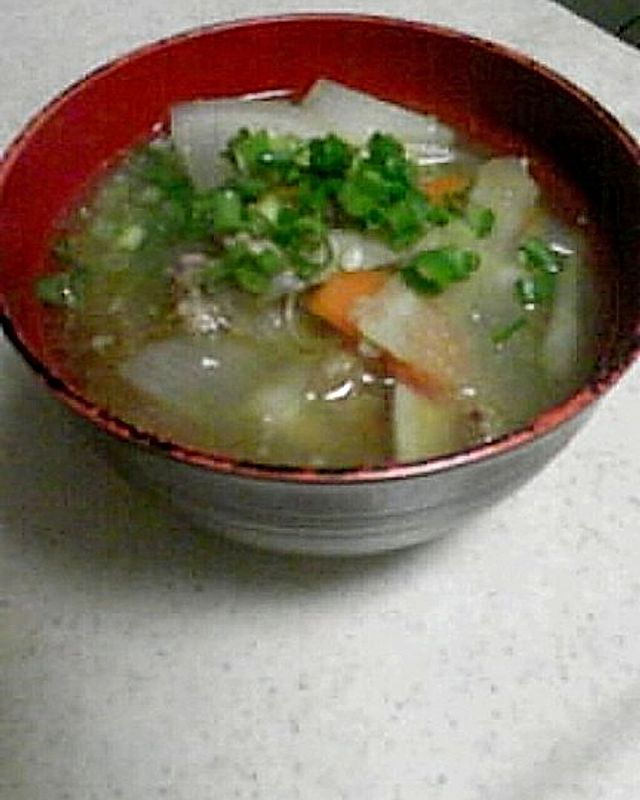 Tonjiru - Misosuppe mit Schweinefleisch und Gemüse
