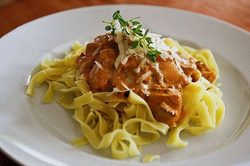 Tagliatelle in Lachs - Pernod - Sauce