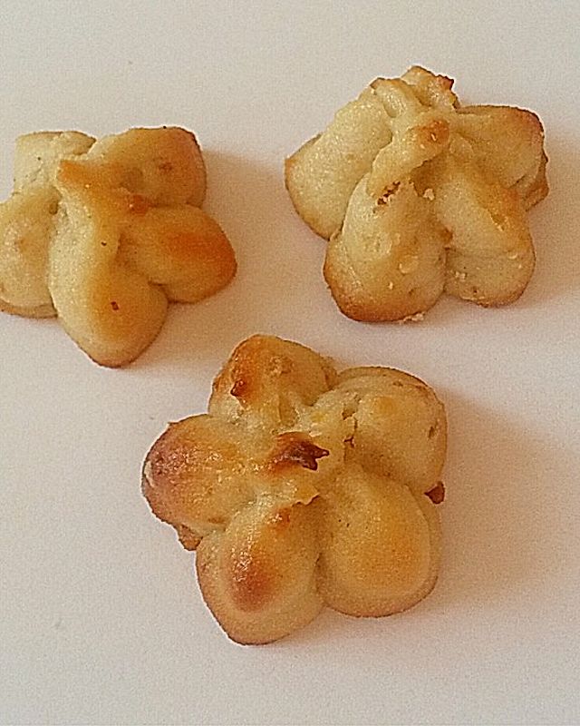 Feine Mandelwölkchen aus Marzipan