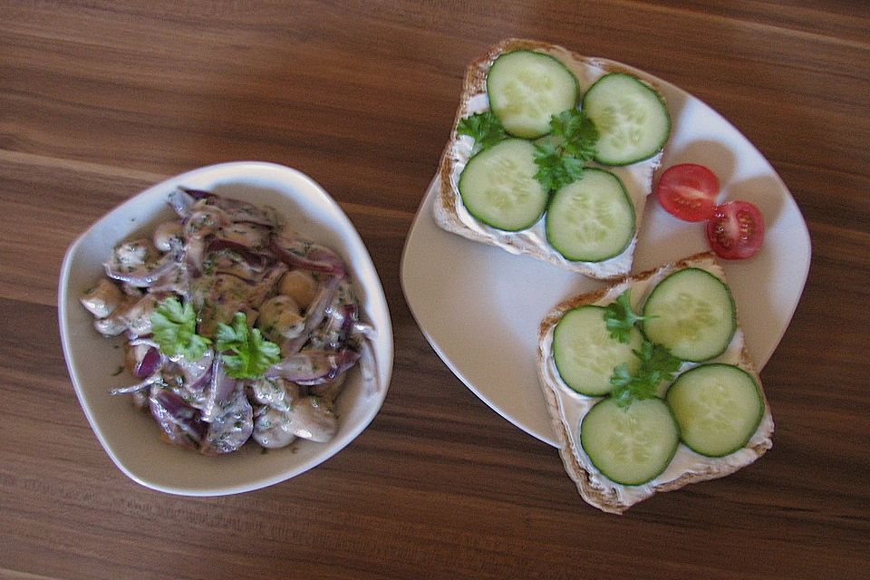 Champignonpfanne und Gurkentoast