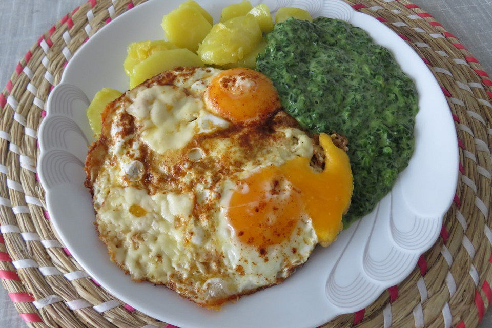 Spiegeleier mit Käse überbacken