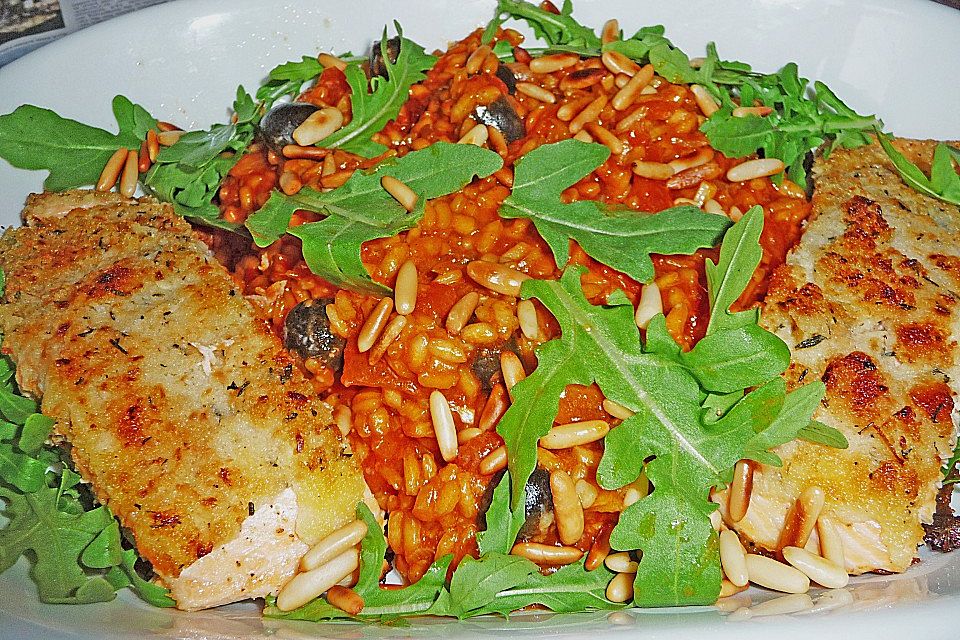 Risotto mit Tomate, Rucola, Pinienkernen und Oliven