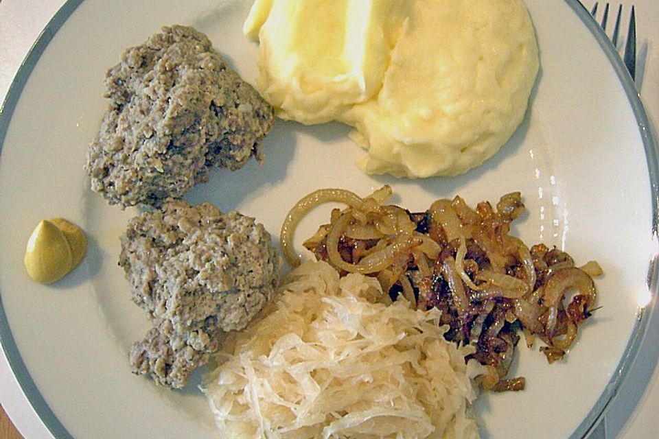 Leberknödel auf Sauerkraut