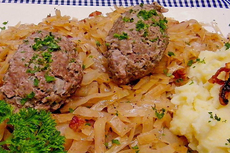 Leberknödel auf Sauerkraut