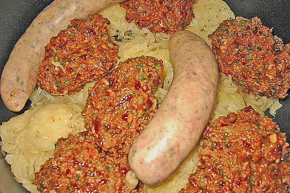 Leberknödel auf Sauerkraut