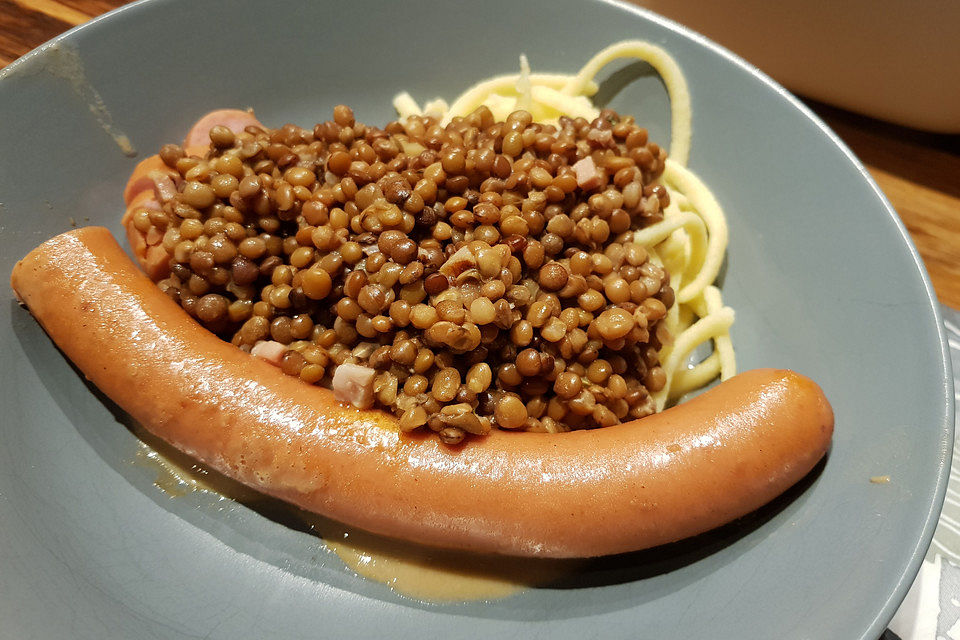 Linsen mit Spätzle und Saitenwürstchen