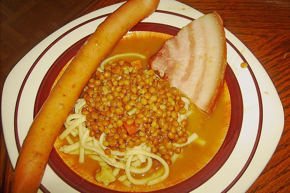 Linsen mit Spätzle und Saitenwürstchen