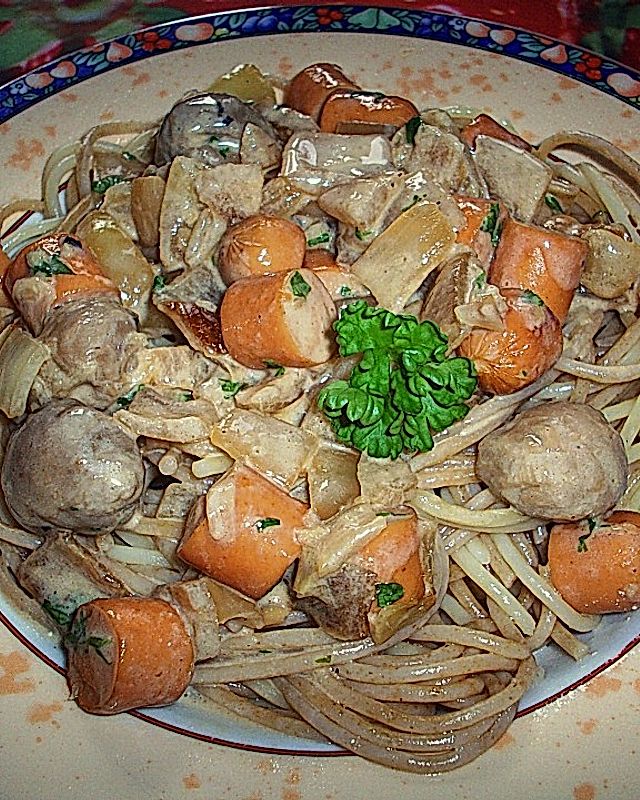 Spaghetti in Zwiebel - Knoblauchsoße mit falscher Sahne