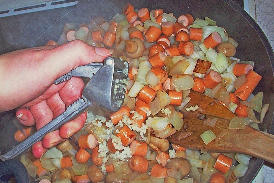 Spaghetti in Zwiebel - Knoblauchsoße mit falscher Sahne