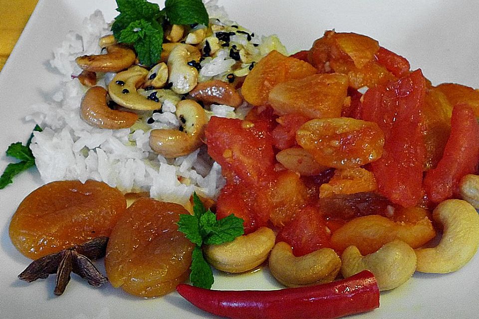 Aprikosen-Tomaten-Ragout mit scharfem Gewürzreis