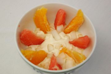 Kokoscreme mit Orangen und Grapefruits