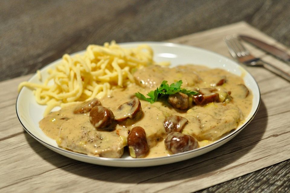 Schweinefilet mit Maronen und Porree in Sahnesoße