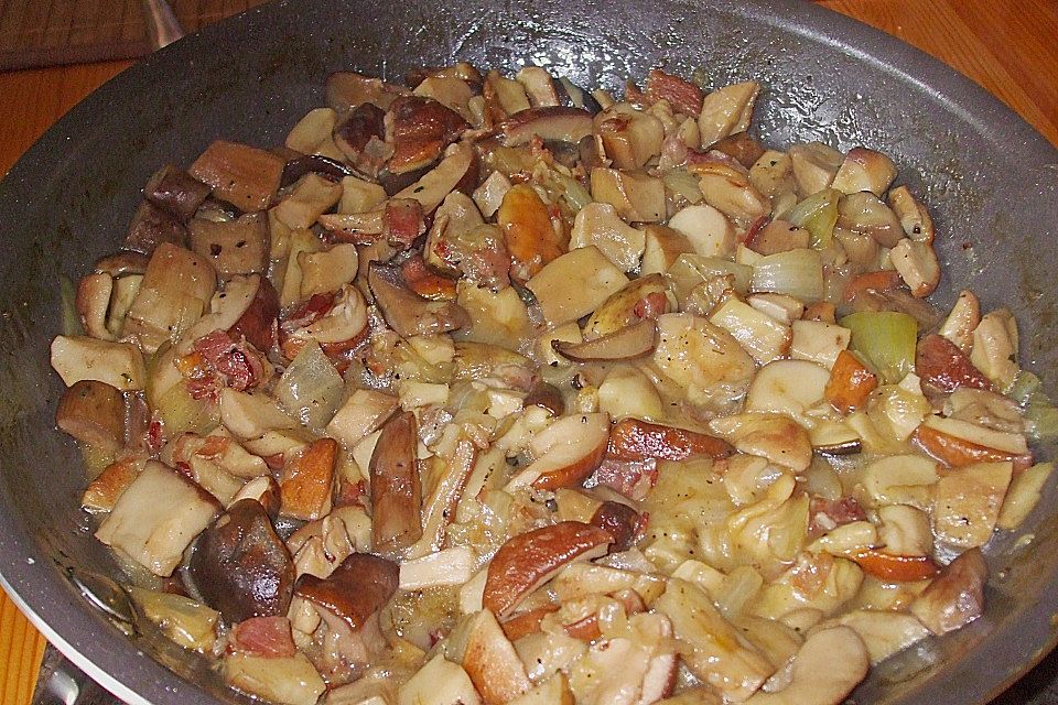 Gebratene Waldpilze - gebrotn`e Schwamme