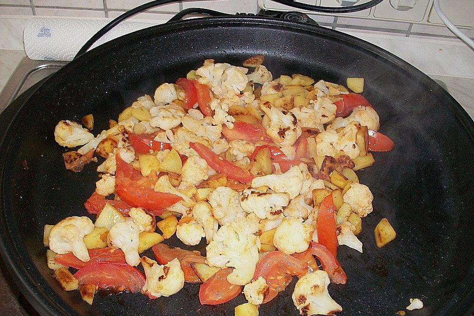 Gebratener Blumenkohl mit Kartoffeln