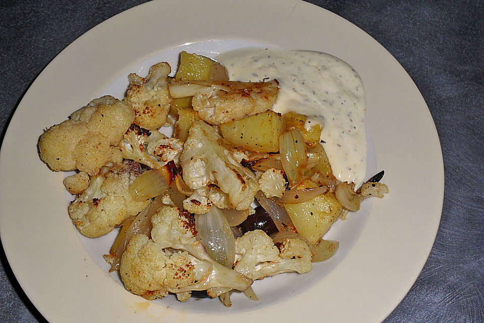 Gebratener Blumenkohl mit Kartoffeln