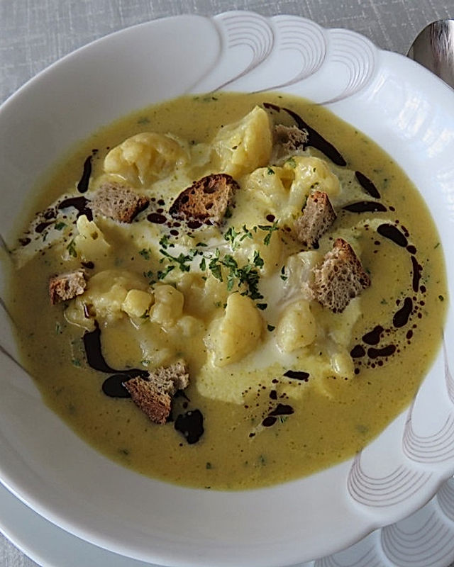 mausis Blumenkohlcremesuppe mit Croutons