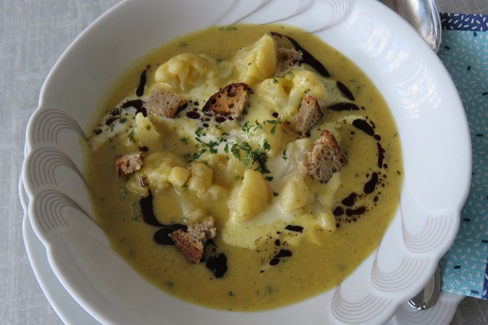 mausis Blumenkohlcremesuppe mit Croutons