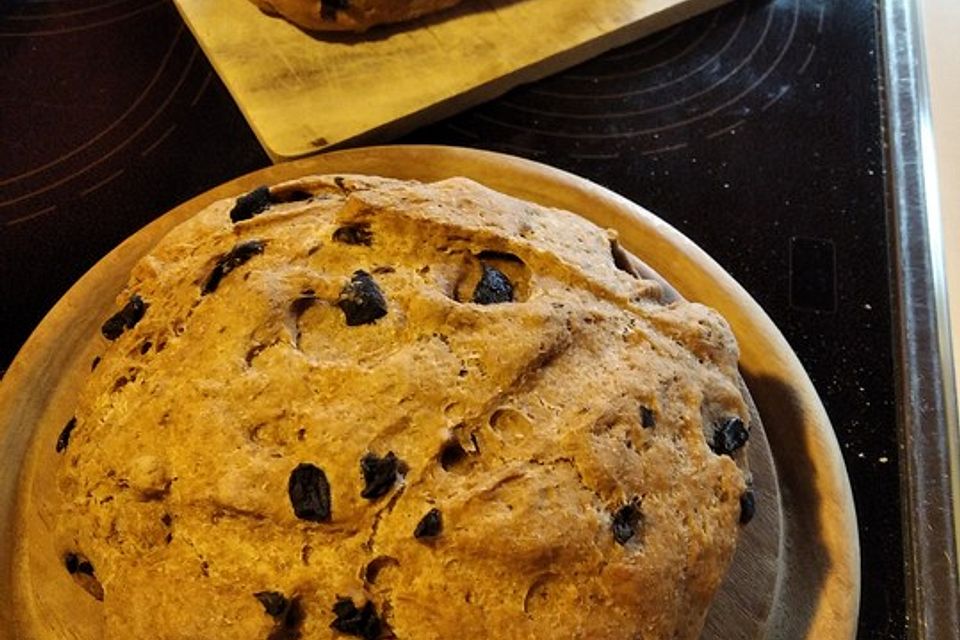 Tomaten - Oliven - Brot mit Kräutern