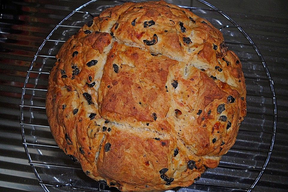 Tomaten - Oliven - Brot mit Kräutern