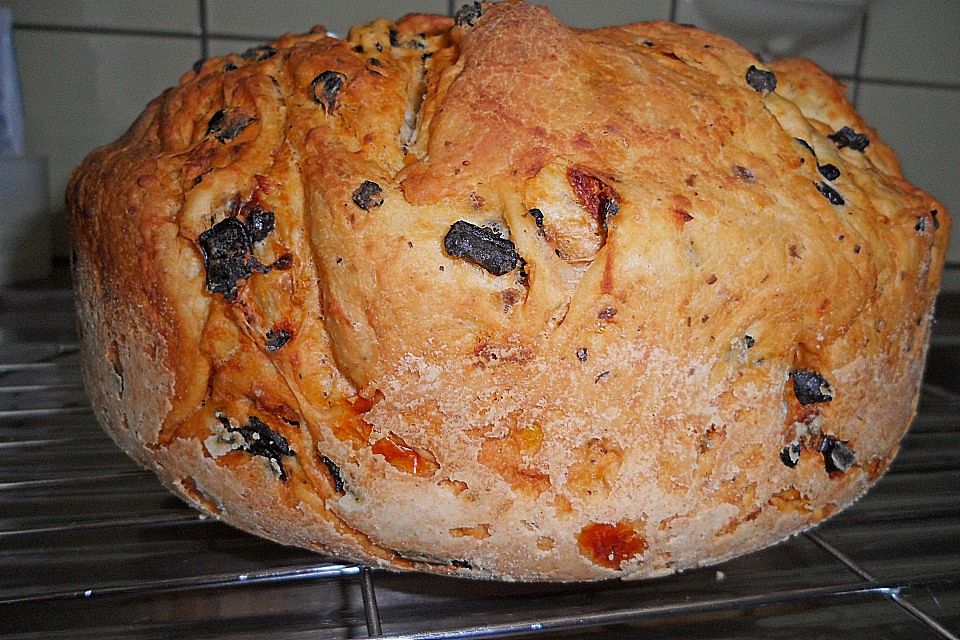 Tomaten - Oliven - Brot mit Kräutern