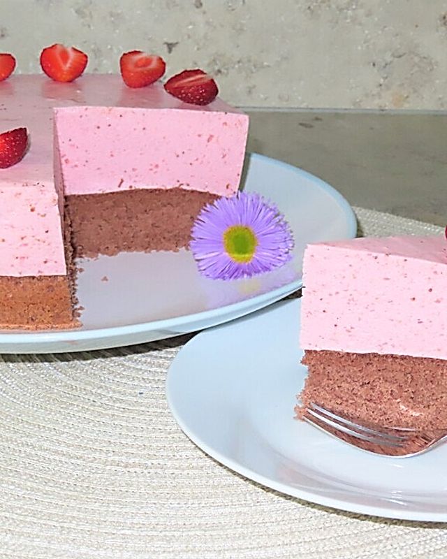 Erdbeer - Joghurt - Torte mit Schokobiskuit