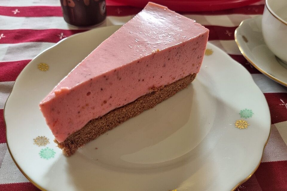 Erdbeer - Joghurt - Torte mit Schokobiskuit