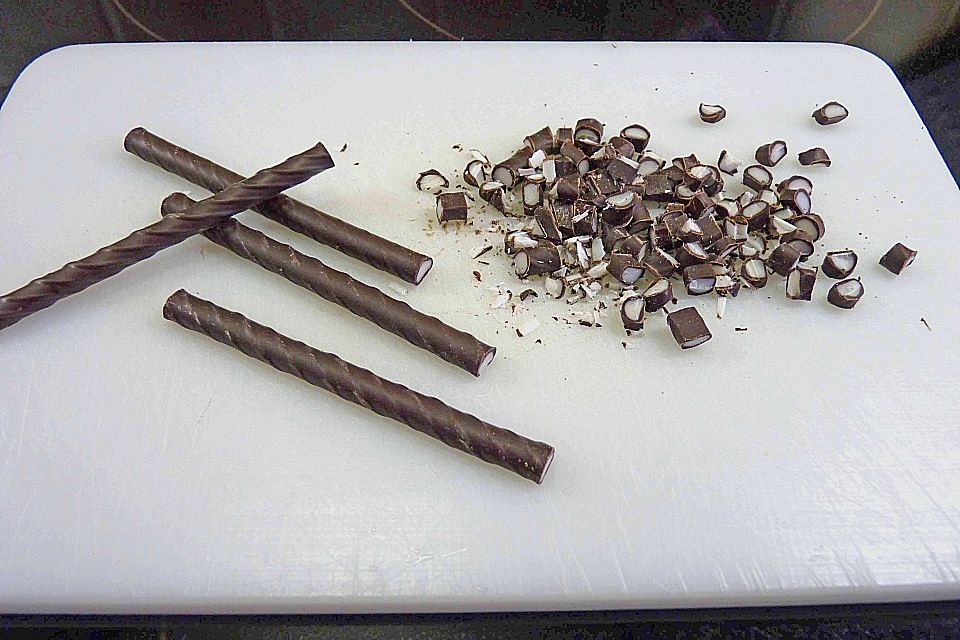 Roros umwerfende Erdbeerkomposition mit rosa Pfefferbeeren und After eight - Sahne Roros umwerfende Erdbeerkomposition mit rosa Pfefferbeeren und After eight - Sahne