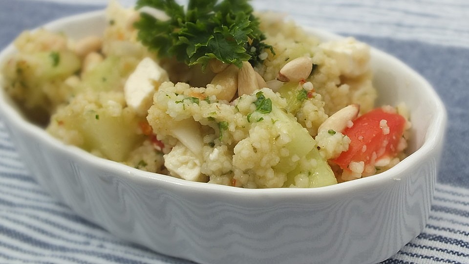 Couscoussalat mit Gurke und Schafskäse