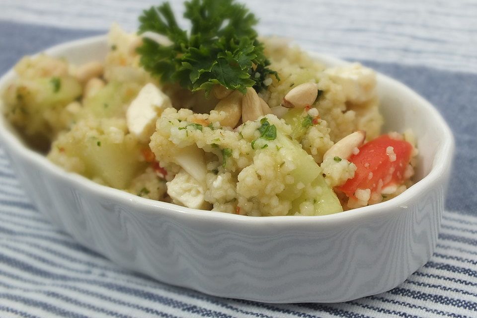 Couscoussalat mit Gurke und Schafskäse