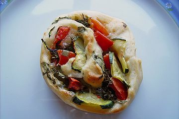 Pizzaschnecken mit Rucola, Tomate, Mozzarella