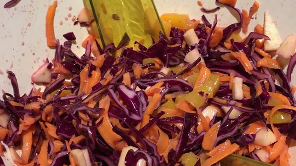 Fruchtiger Rotkohl - Möhren - Salat von sandra-ko Fruchtiger Rotkohl - Möhren - Salat von sandra-ko