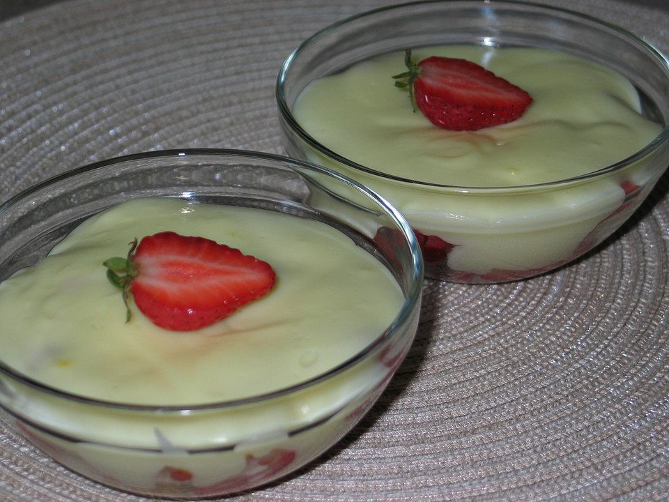 Vanillepudding mit Erdbeeren und Zwieback von annikabening | Chefkoch