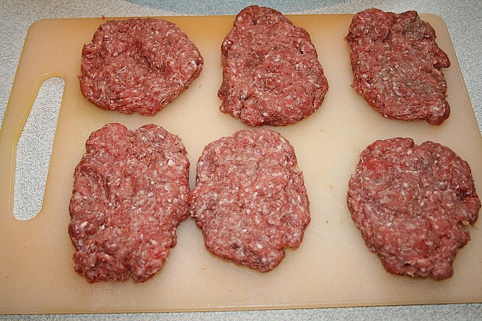 Schnitzel mit Hackfleisch - Zwiebel - Häubchen in Sahnesoße