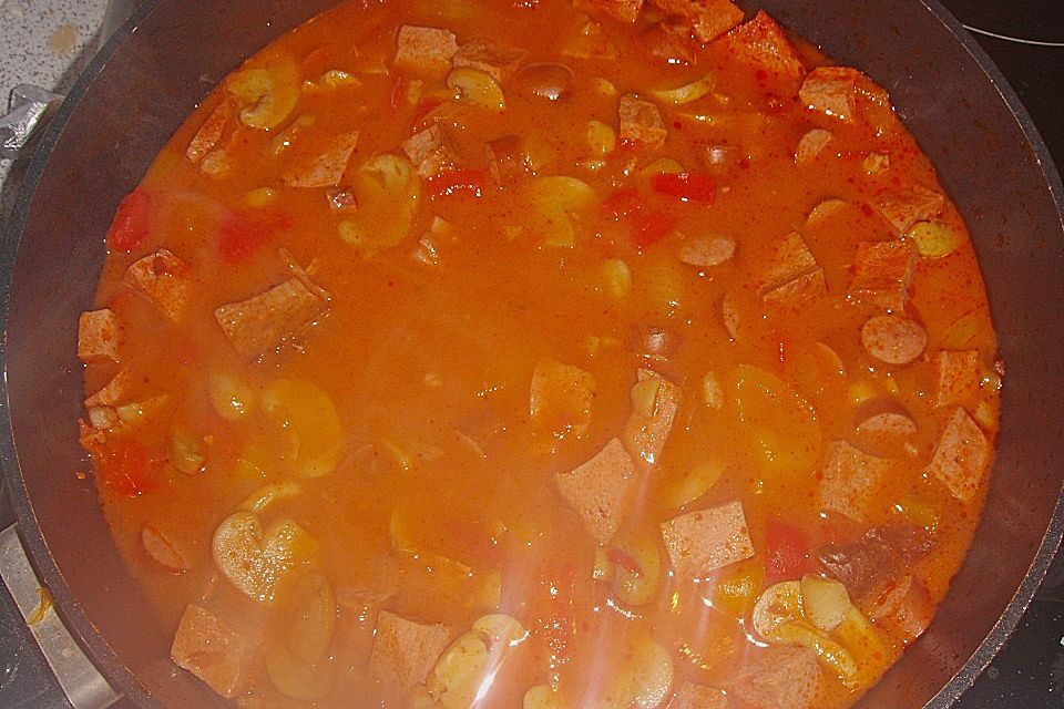 Wurstgulasch mit Kartoffeln