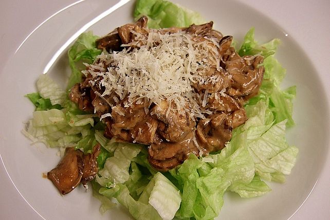 Illes Eisbergsalat unter warmer Champignonhaube von Illepille| Chefkoch
