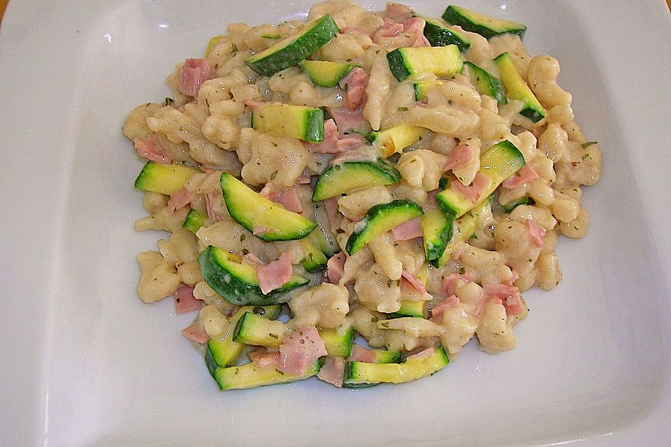 Spätzle mit Schinken und Zucchini